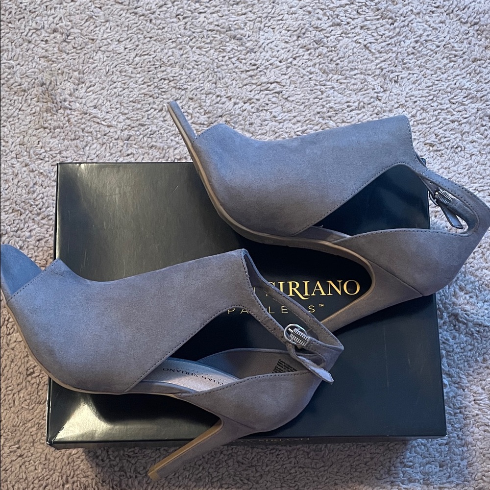 🟦 Christian Siriano for Payless Women’s Gray Peep-Toe Heels (size 8.5) NWT